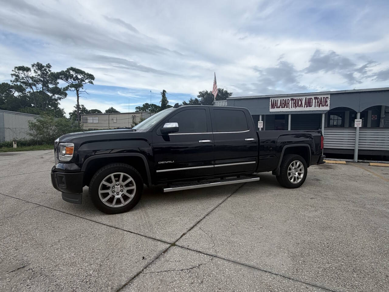 2015 GMC Sierra 1500 Denali 4x4 4dr Crew Cab 5.8 ft. SB